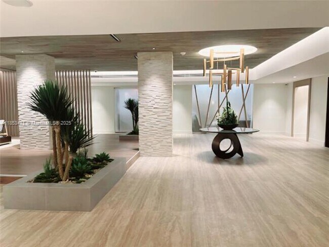 Building Photo - 2301 Collins Ave