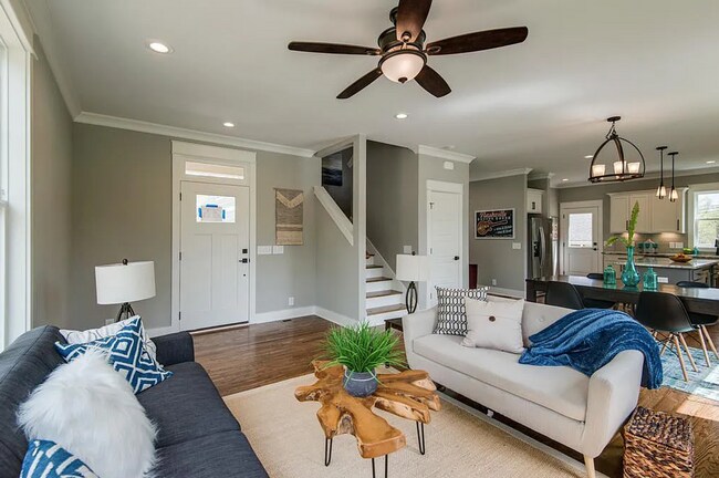 Building Photo - 3 Bed/2.5 Bath-Modern Home-Minutes from Downtown