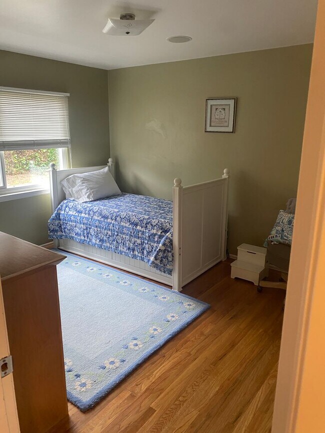 Building Photo - Fully Furnished House in South San Francisco - 2 Bedroom, 2 Bathroom