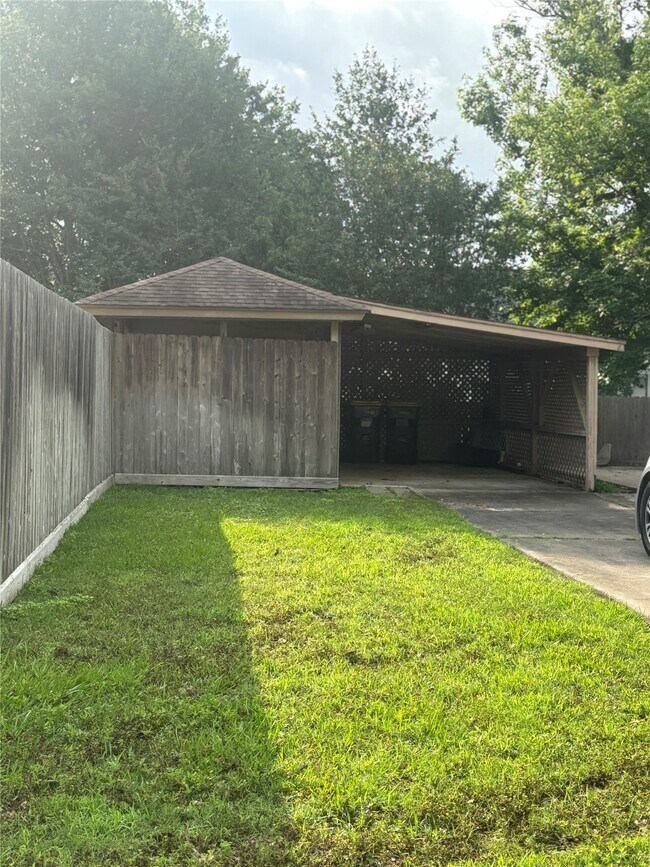 Building Photo - 9948 Twin Shores Dr