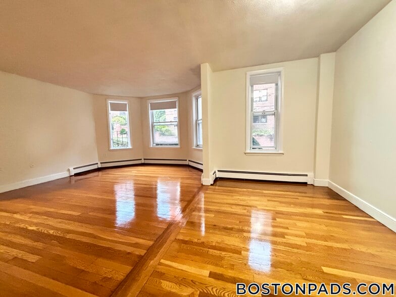 Building Photo - 312 Tappan St