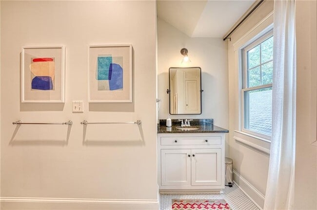 Building Photo - 997 Blue Ridge Ave NE