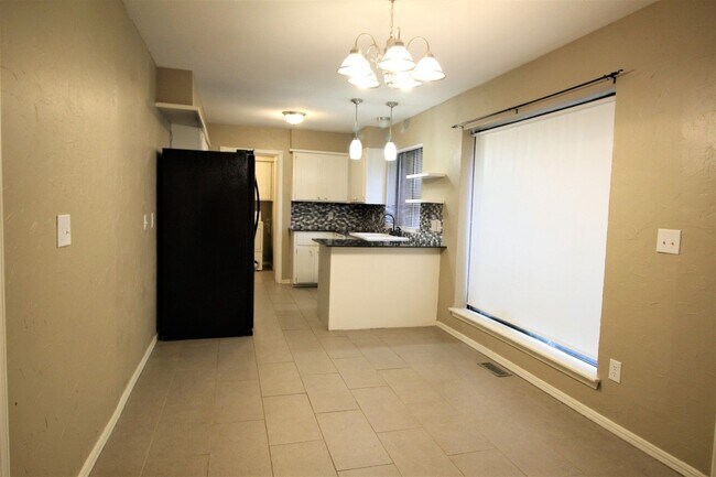 Building Photo - 1315 W Gemini Rd