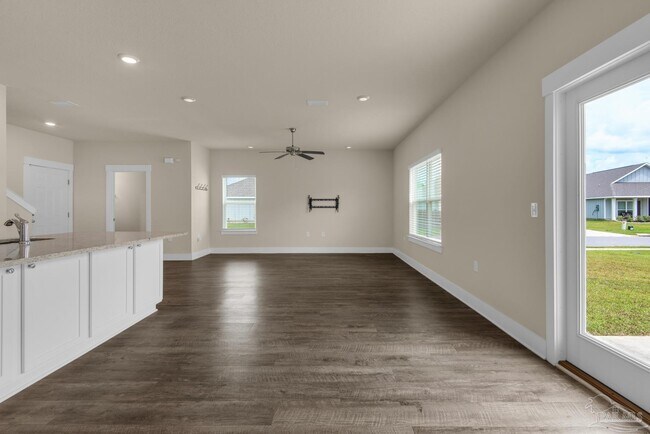 Building Photo - 5865 Danbury Blvd