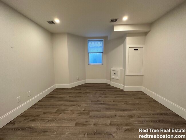 Building Photo - 14 Porter St