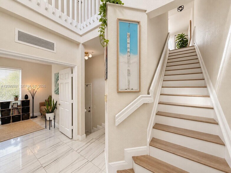 Building Photo - 2913 S Greenleaf Cir