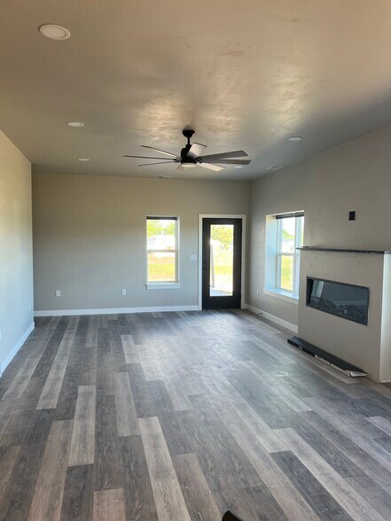 Building Photo - 3538 Veanna Blvd