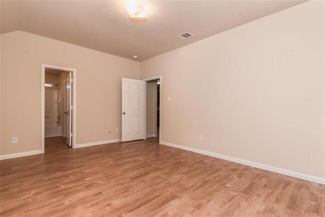Building Photo - 3218 Buttercup Dr
