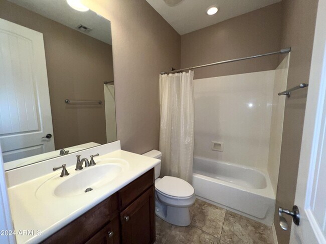 Building Photo - 4443 S Greythorne Way