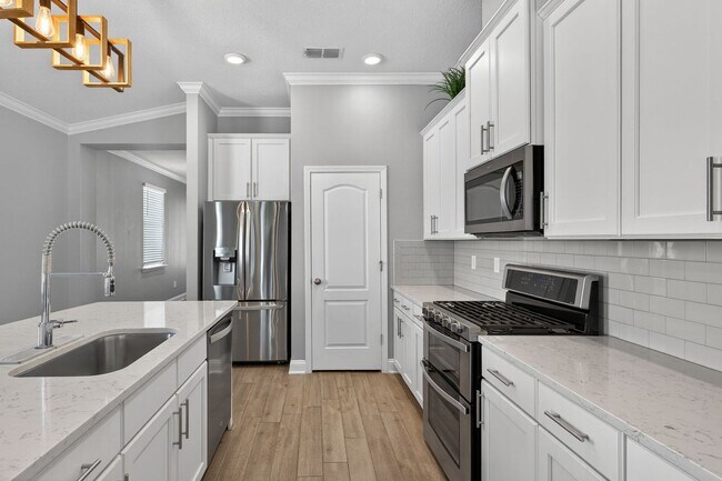 Building Photo - Resort-Style Living!