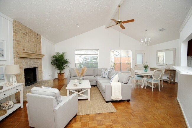 Primary Photo - 16311 La Luna Dr