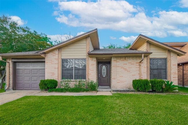 Building Photo - 15331 Peachmeadow Ln