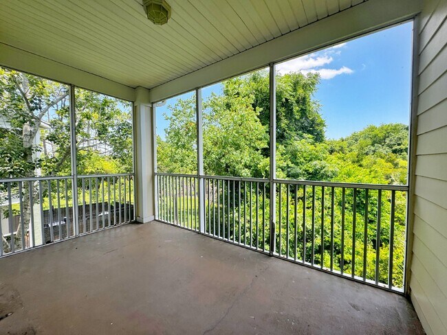 Building Photo - Spacious two-story island townhome in gate...