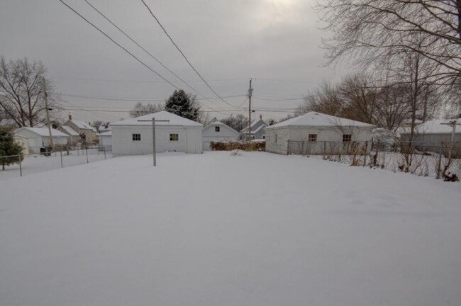 Building Photo - 1837 W 8th St