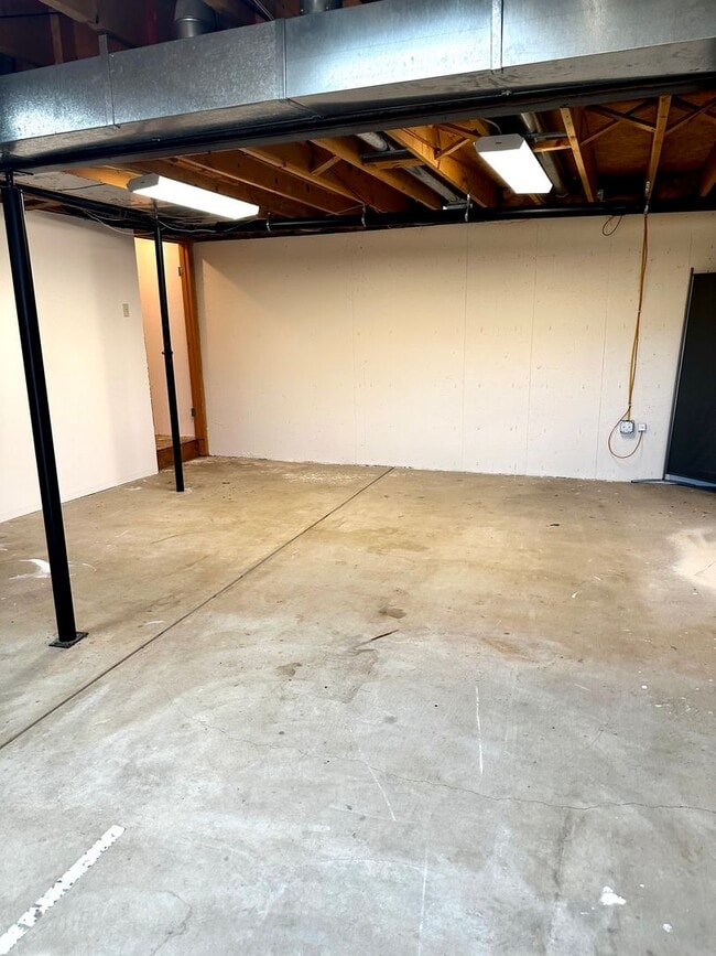 Building Photo - Newly Renovated Home 3 Bed 1 1/2 Bath 1-Car Garage on Century Place!