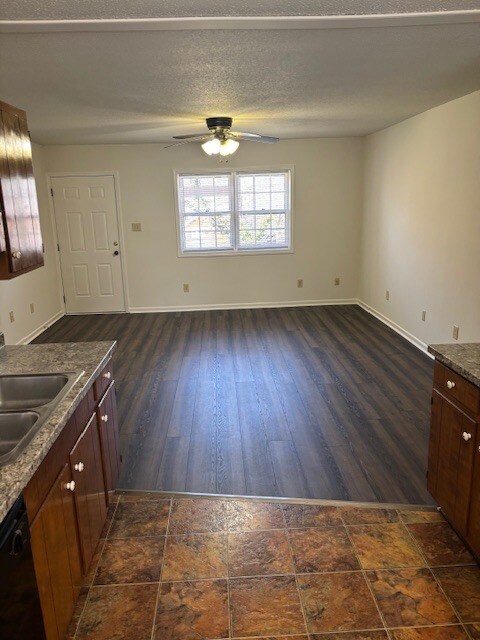 Building Photo - 208 Maple St