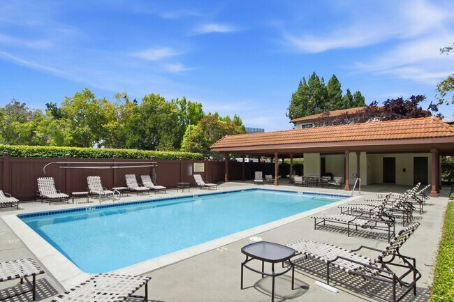 Building Photo - 479 Costa Mesa Terrace
