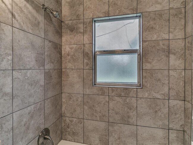 Building Photo - 4209 NE 19th St