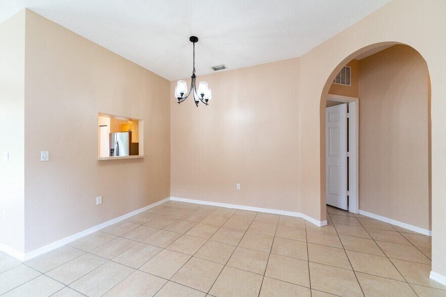 Building Photo - 806 SW Rocky Bayou Terrace