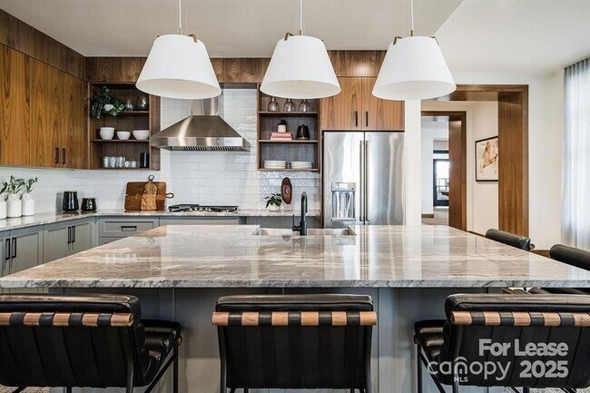 Building Photo - 4220 Colony Plz Dr