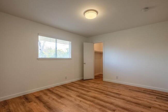 Building Photo - 7403 Glenhill Rd