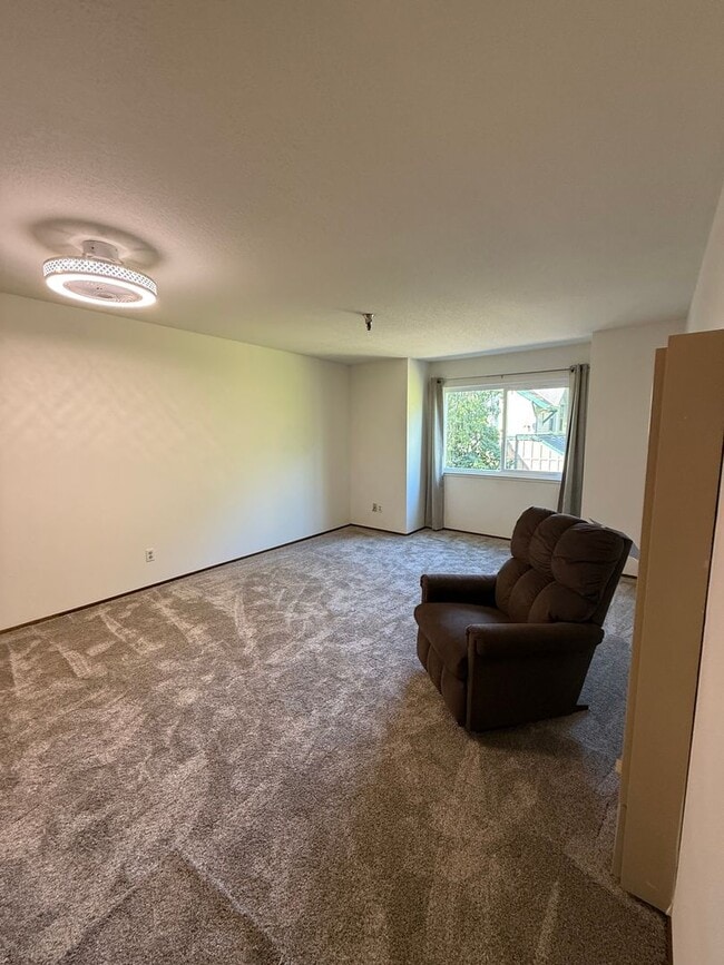 Building Photo - 206 Vista Prieta Ct