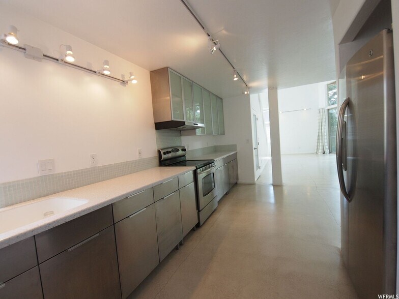 Building Photo - 430 Aspen Dr