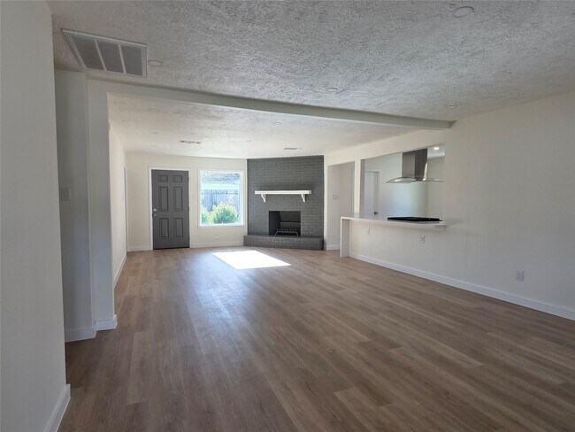 Building Photo - 11726 N Willow Cir