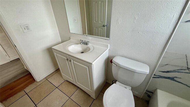 Building Photo - 696 Michigan Ct