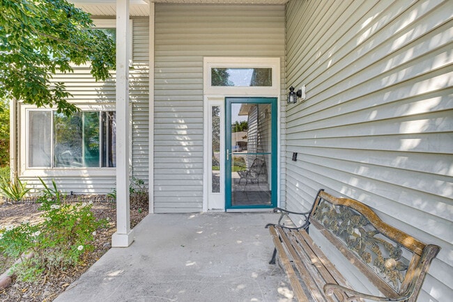 Building Photo - 367 N Lake Ct