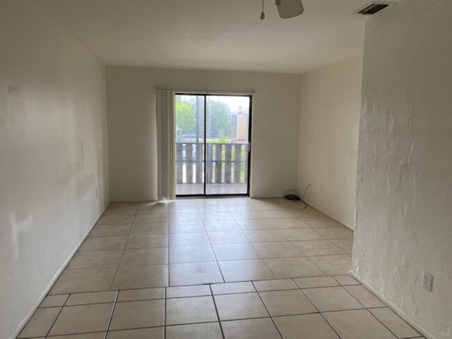 Building Photo - 2320 Maple Ave