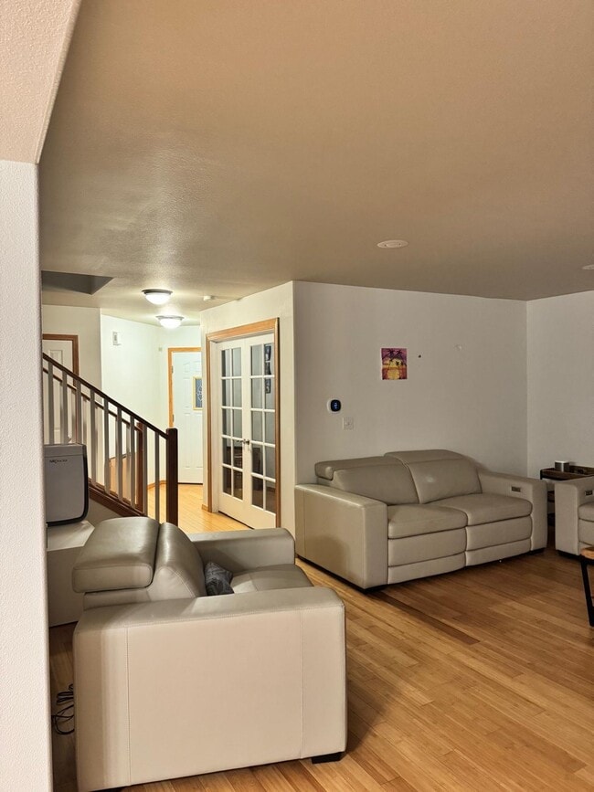 Building Photo - 320 Zillah Pl SE