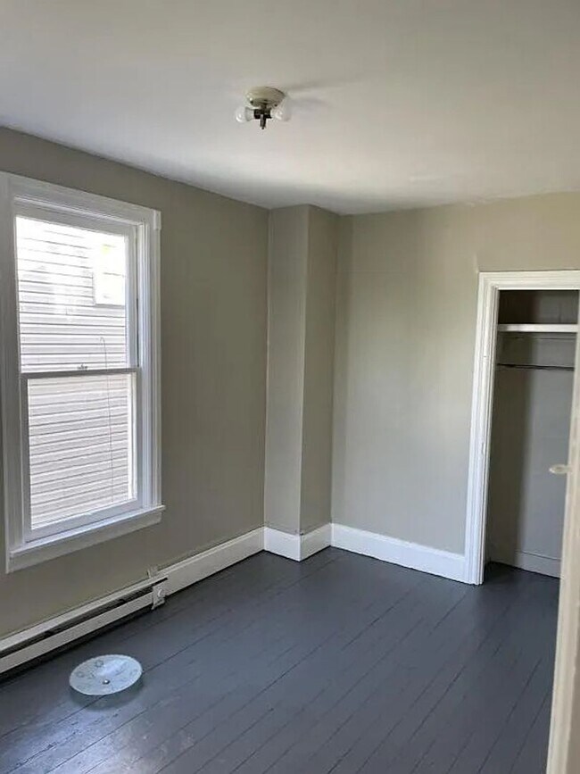 Building Photo - 3-bedroom, 1 full bath Victorian home in Newport, PA