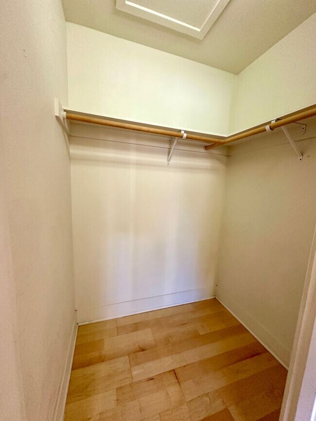 Building Photo - 1889 NW Monterey Pines Dr