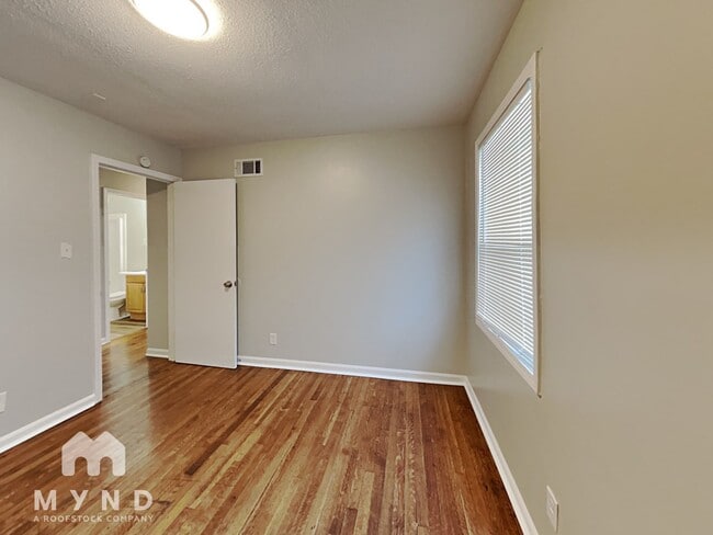 Building Photo - 8206 Whitehead Dr