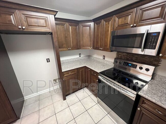 Building Photo - 522 Fawn Lake Dr
