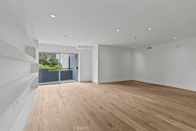 Building Photo - 939 Palm Ave