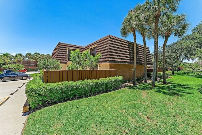 Building Photo - 1950 19th Ct