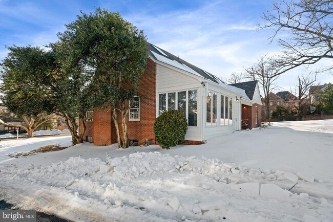 Building Photo - 1688 Chain Bridge Rd