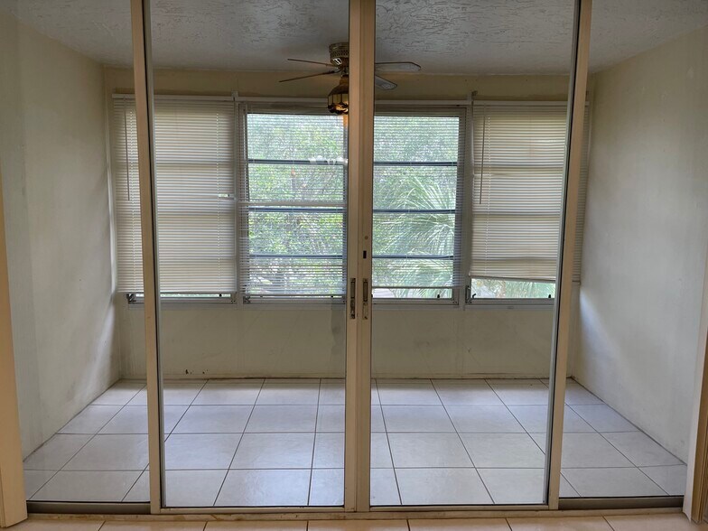 Building Photo - 9461 Evergreen Pl