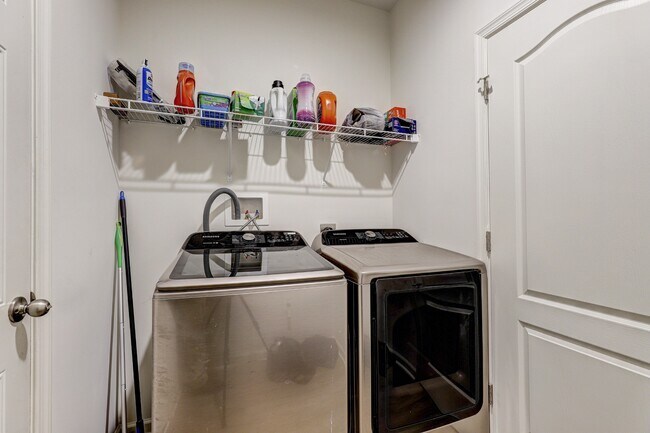 Building Photo - 9307 Drumman Dr