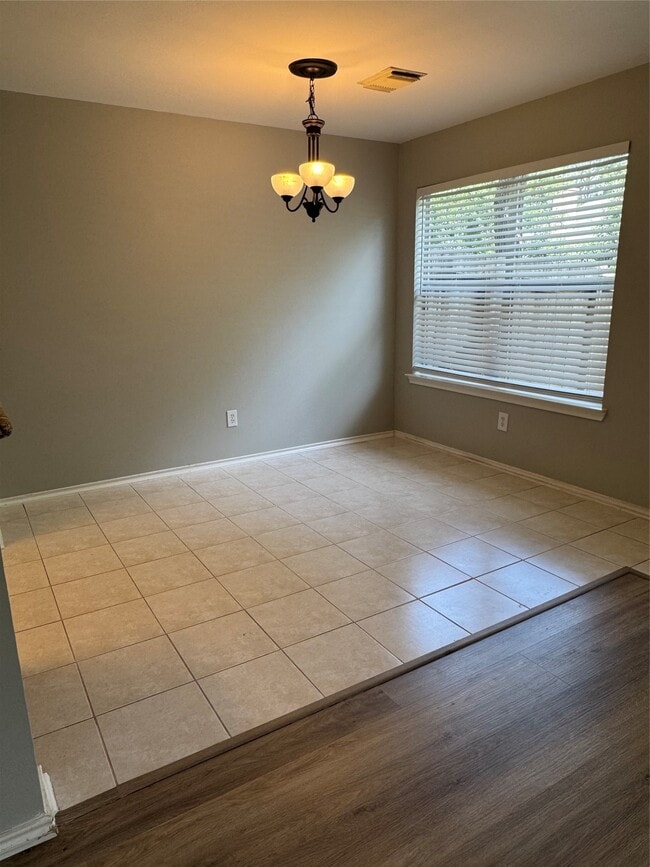 Building Photo - 226 S Walden Elms Cir