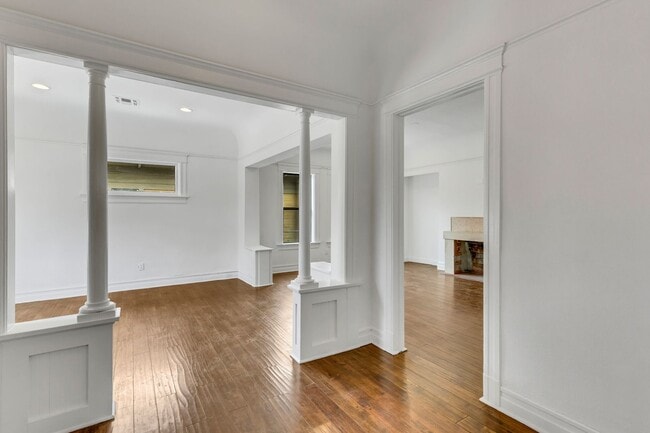 Building Photo - 1492 W 28th St