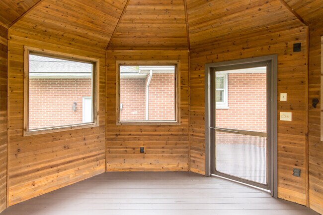 Building Photo - 6868 Crane Rd