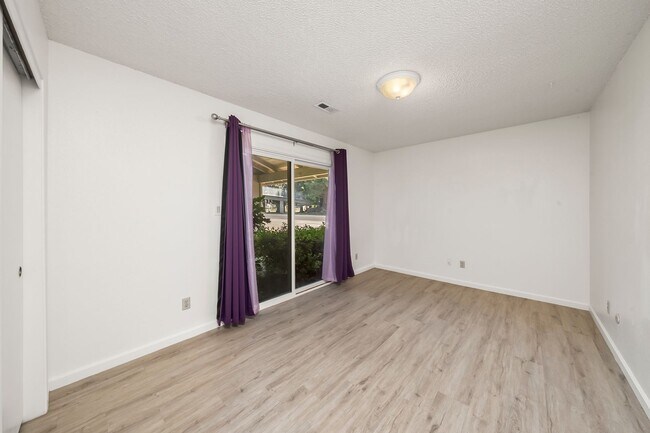 Building Photo - Charming 3 Bedroom2 Bath home in Sacramento, CA