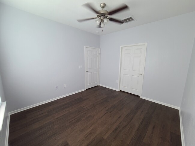 Building Photo - 3151 Roe Dr
