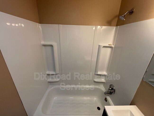 Building Photo - 636 Wampler Ave