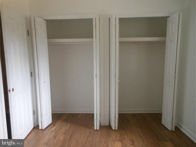 Building Photo - 17 5th Ave