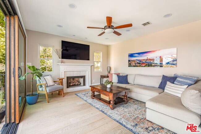 Building Photo - 3942 Glenridge Dr