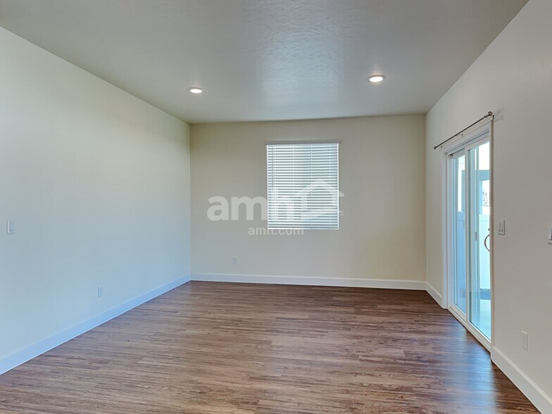 Building Photo - 1732 N Montgomery Way